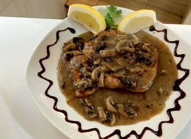 Пилешко филе с гъбен сос